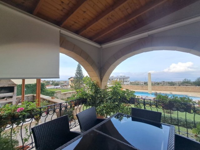 Wunderschöne Villa mit 4 Schlafzimmern und Meerblick auf der Bergseite von Çatalkoy, Elite-Gebiet von Kyrenia