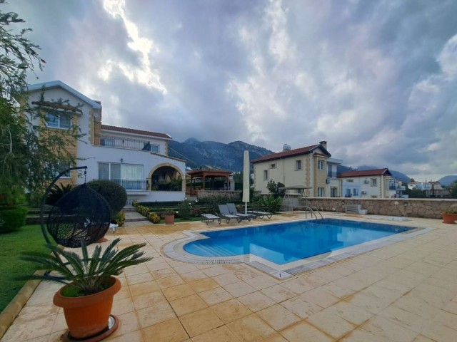 Wunderschöne Villa mit 4 Schlafzimmern und Meerblick auf der Bergseite von Çatalkoy, Elite-Gebiet von Kyrenia