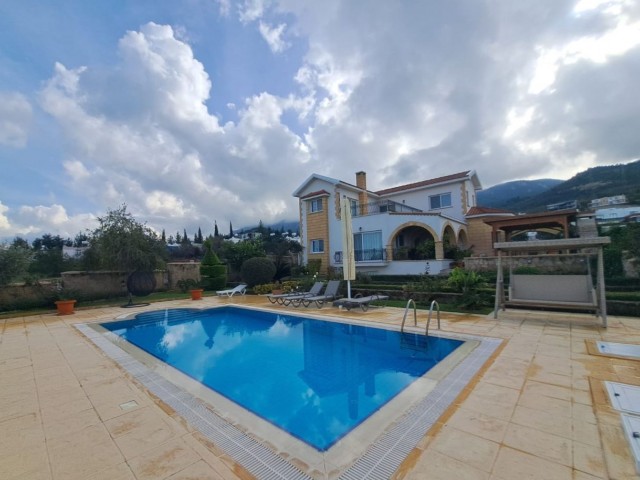 Wunderschöne Villa mit 4 Schlafzimmern und Meerblick auf der Bergseite von Çatalkoy, Elite-Gebiet von Kyrenia