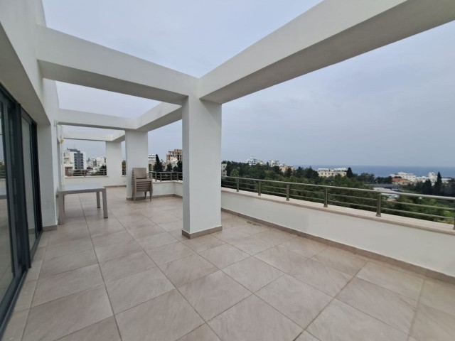 155mk 3+1 Penthouse mit freiem Blick im Zentrum von Kyrenia