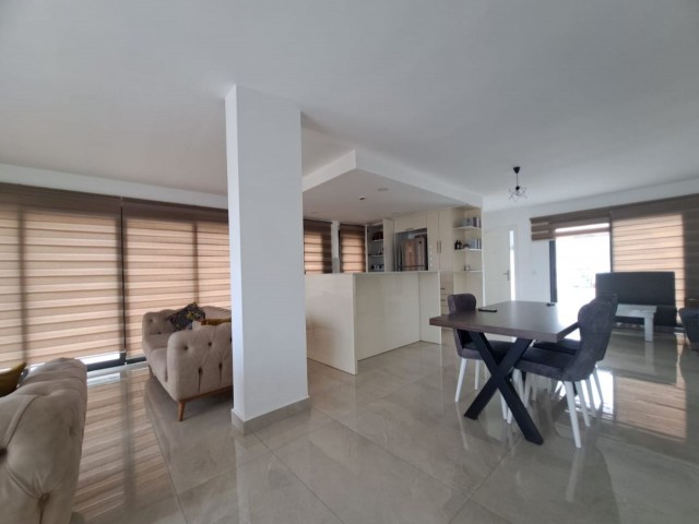 155mk 3+1 Penthouse mit freiem Blick im Zentrum von Kyrenia