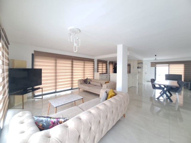 155mk 3+1 Penthouse mit freiem Blick im Zentrum von Kyrenia