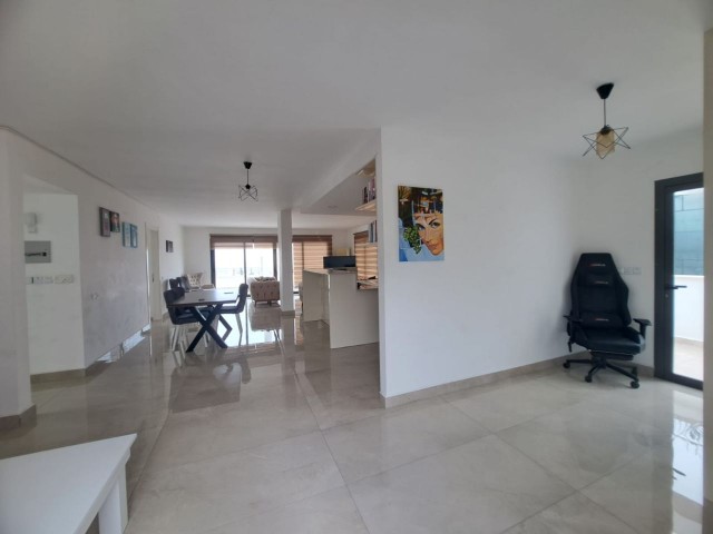 Girne merkezde kapanmaz manzaralı 155mk  3+1 Penthouse