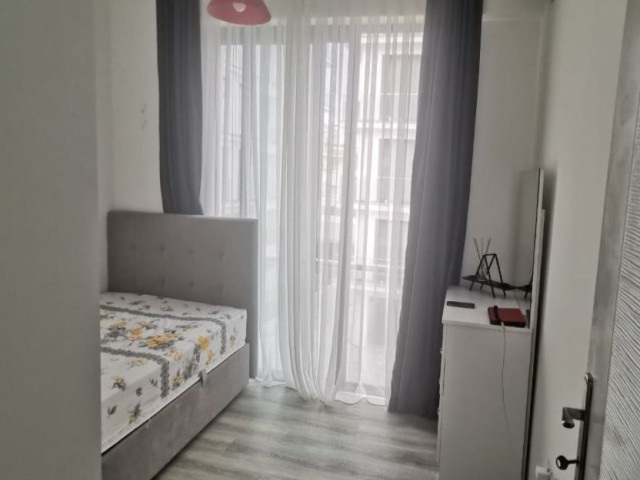 Girne merkezde ara kat  ful eşyalı yatırımlık 2+1 Daire İçinde kiracı hazır !!!!!