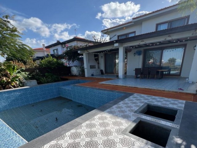 3 bedroom, 3 bathroom villa in Kyrenia-Çatalkoy, within walking distance to the main road and markets