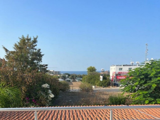 Villa mit 3 Schlafzimmern und 3 Bädern in Kyrenia-Çatalkoy, nur wenige Gehminuten von der Hauptstraße und den Märkten entfernt