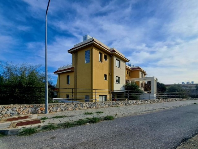 Duplex house with 2 bedrooms and 2 bathrooms in Kyrenia - Arapkoy region / 15 minutes from Kyrenia