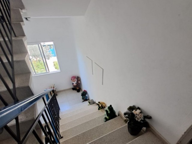 In the center of Kyrenia / Police station - Public market, walking distance to the center / 2 bedroom, well-maintained, spacious mezzanine flat with open front. Fully furnished, for urgent sale