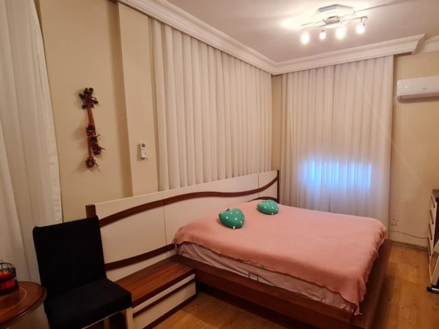 In the center of Kyrenia / Police station - Public market, walking distance to the center / 2 bedroom, well-maintained, spacious mezzanine flat with open front. Fully furnished, for urgent sale