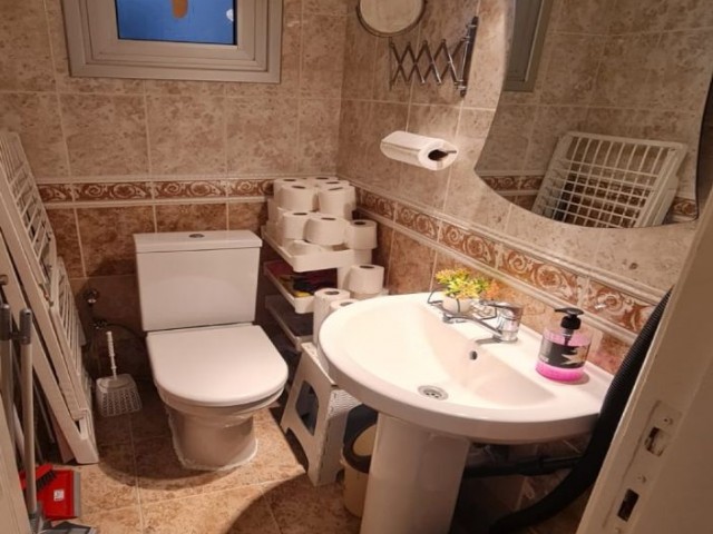 In the center of Kyrenia / Police station - Public market, walking distance to the center / 2 bedroom, well-maintained, spacious mezzanine flat with open front. Fully furnished, for urgent sale