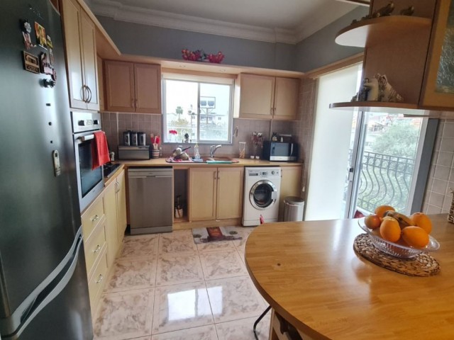 In the center of Kyrenia / Police station - Public market, walking distance to the center / 2 bedroom, well-maintained, spacious mezzanine flat with open front. Fully furnished, for urgent sale