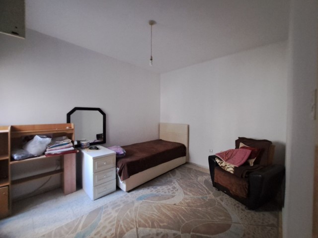 3+1 garden floor spacious flat in Nusmar market area in Kyrenia center