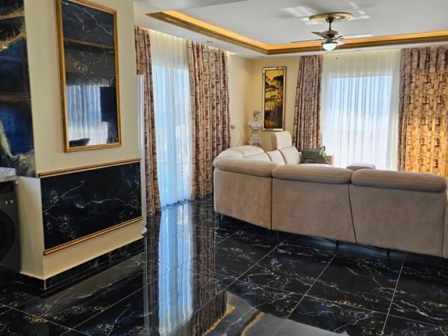 Versace ile tasarlanmış 1+1 penthouse!