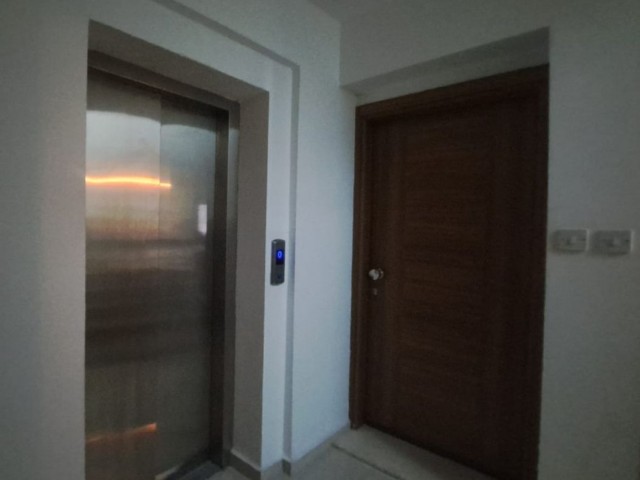 Spacious, beautiful 3-bedroom mezzanine flat in Kyrenia center / Sulu circle area