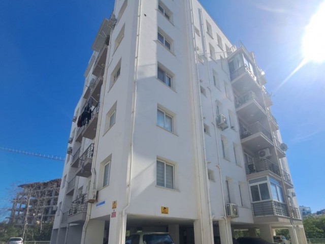 Geräumige, schöne Mezzanine-Wohnung mit 3 Schlafzimmern im Zentrum von Kyrenia/Sulu Circle