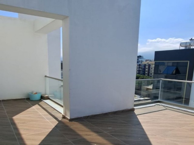 2-Zimmer-Wohnung mit Panoramablick, Heizung, möbliert, türkische Eigentumsurkunde, Terrasse im Zentrum von Kyrenia