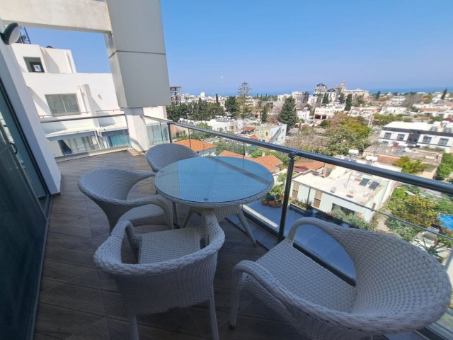 2-Zimmer-Wohnung mit Panoramablick, Heizung, möbliert, türkische Eigentumsurkunde, Terrasse im Zentrum von Kyrenia
