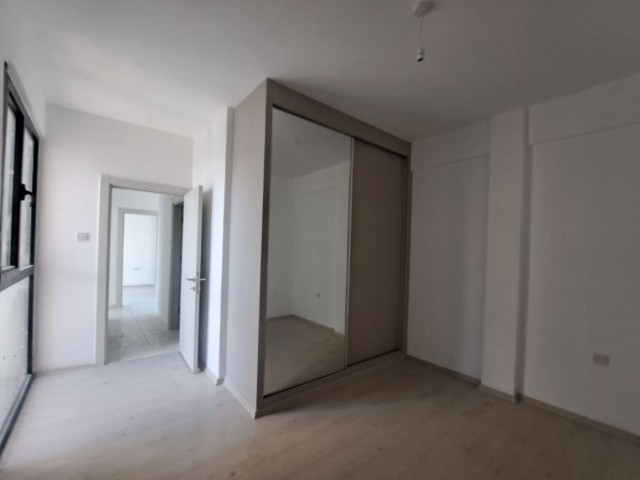 NEUE NEUE 3+1 unmöblierte Wohnung im Kyrenia Center.