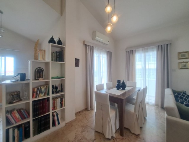 Girne merkez /Nusmar market bölgesi/de 3ncü katta tek ev 4 taraflarda özel teraslı 3+1 Penthouse  ful kaliteli eşyalı satılık