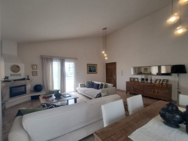 Single house on the 3rd floor in Kyrenia center / Nusmar market area / 3 + 1 Penthouse with private terrace on 4 sides, fully furnished with high quality for sale