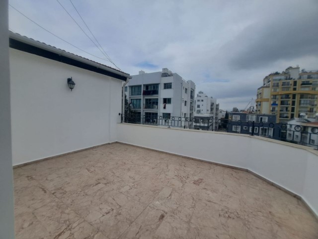 Single house on the 3rd floor in Kyrenia center / Nusmar market area / 3 + 1 Penthouse with private terrace on 4 sides, fully furnished with high quality for sale