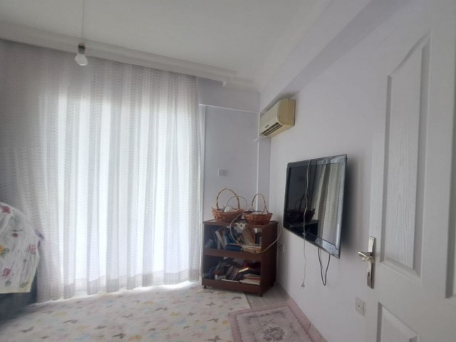 Spacious 3+1 flat with private terrace in a well-kept site with pool in Kyrenia-Alsancak.