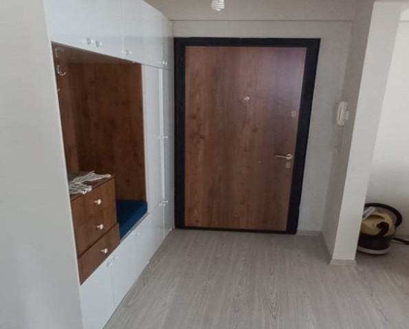 Girne-Alsancakta havuzlu bakımlı sitede 3+1 özel teraslı geniş daire.