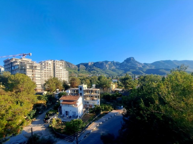 Girne -Nusmar  market bölgesinde ful lüks eşyali 2+1daire.