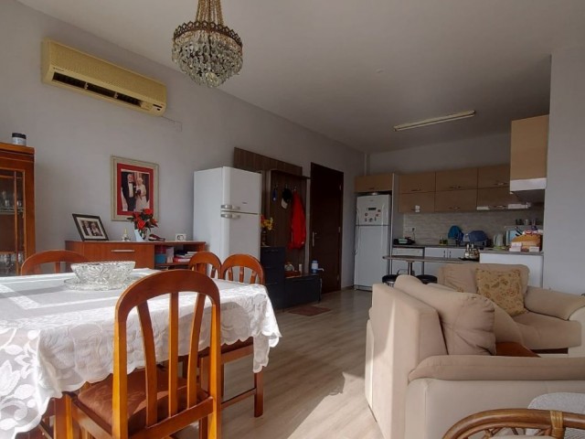 Beautiful 2+1 flat with a view, 125 m2, 2 bathrooms, within walking distance of Nusmarmarket, the most popular area of ​​Kyrenia.