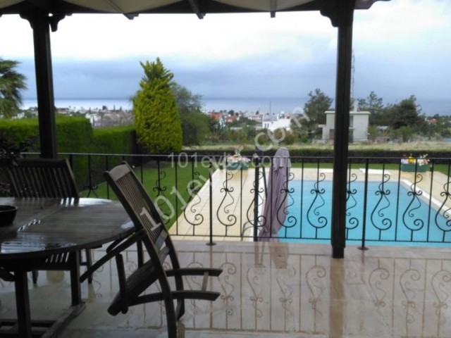 Amazing  view !!!! 4 bedrooms  Cypriot  house  top of the Catalkoy  village  with pool and nice garden.