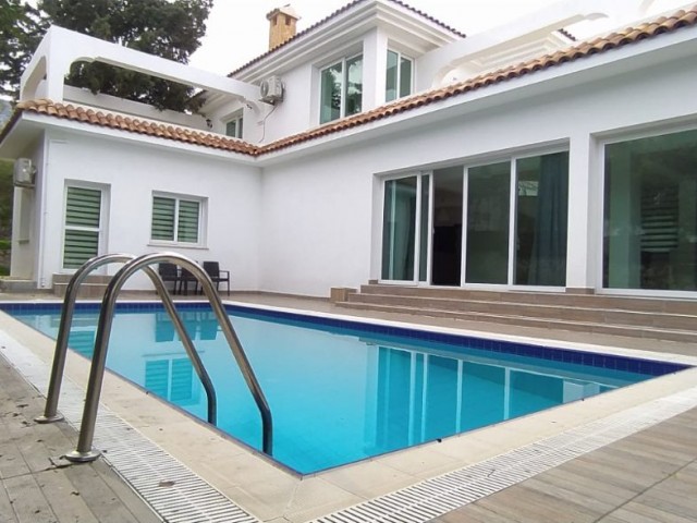 MODERNE VILLA MIT 4+1 POOL ZUM VERKAUF IN BELLAPAIS IM ZENTRUM VON KYRENIA ** 