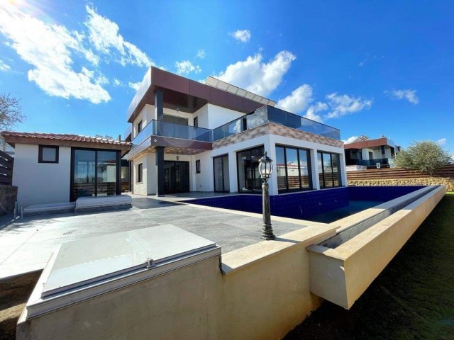 Delu ① 4 + 1 Villa mit Pool in Kyrenia Edremit te zu verkaufen ** 