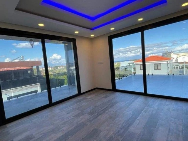 Girne Edremit te satılık delux 4+1  havuzlu villa 