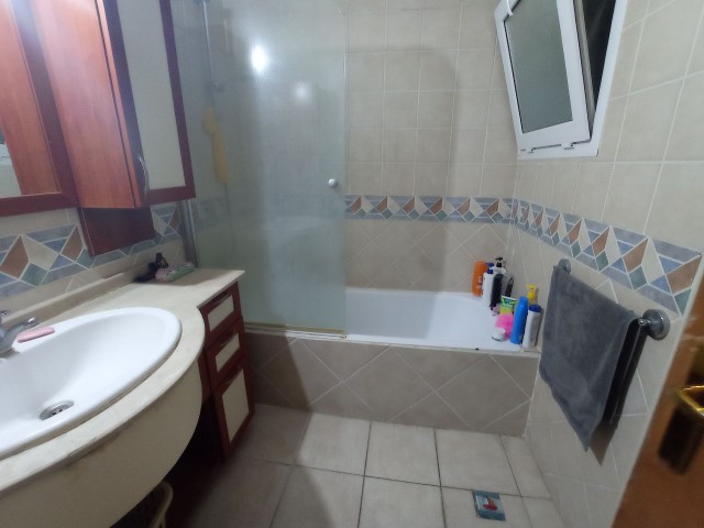 3+1 apartment for daily rent in a complex with pool in the center of Kyrenia 