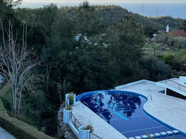 3+1 VOLLSTÄNDIG MÖBLIERTE VILLA MIT FREISTEHENDEM UND GEMEINSCHAFTSPOOL ZU VERKAUFEN IN DER REGION KYRENIA EDREMIT KARMI