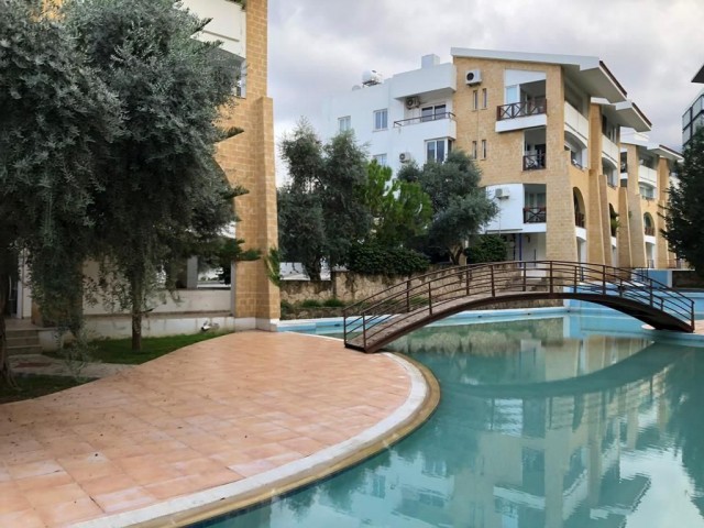 VOLLSTÄNDIG MÖBLIERTE 1+1-WOHNUNG MIT POOL IM ZENTRUM VON KYRENIA ZU VERMIETEN