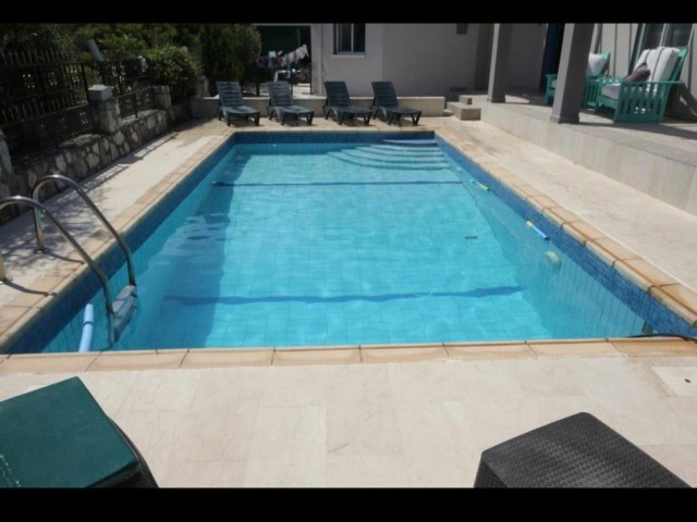 3+1 VILLA MIT FREISTEHENDEM POOL ZUM VERKAUF IN DER REGION ÇATALKOY IN KYRENIA