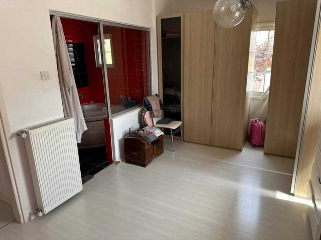 Edremit karmi de  satılık Full eşyalı 3+1 havuzlu villa 