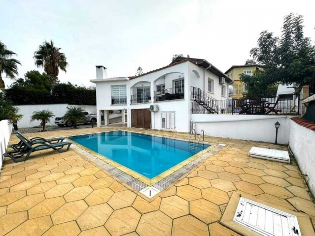 Fully furnished 3+1 villa with pool for sale in Edremit Karmi