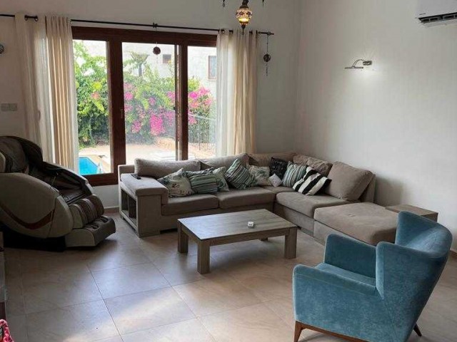 Girne karmide satılık 3+1 havuzlu villa 