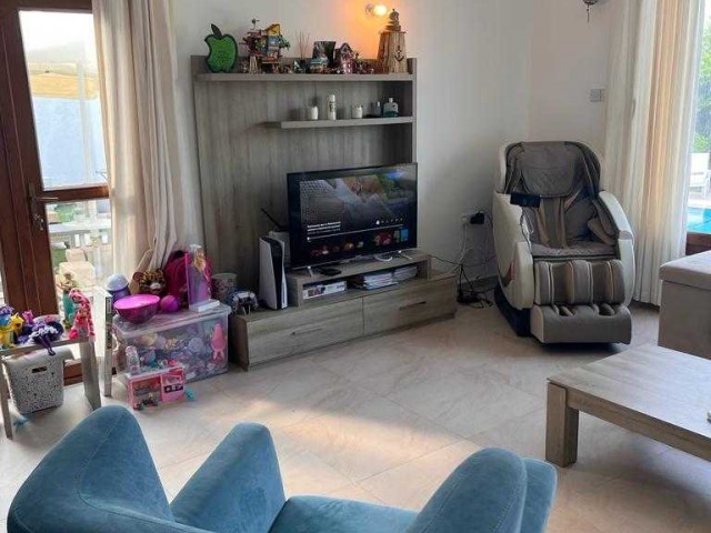 Girne karmide satılık 3+1 havuzlu villa 