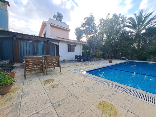 3+1 villa with pool for rent in Kyrenia Ozanköy will be rented to a foreign family.