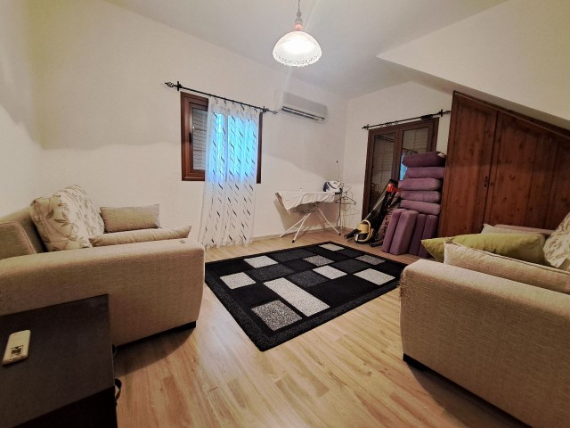 3+1 villa with pool for rent in Kyrenia Ozanköy will be rented to a foreign family.
