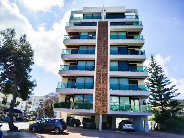 2+1 luxuriös möbliertes Penthouse zum Verkauf im Zentrum von Kyrenia