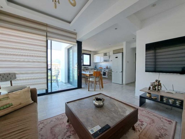 2+1 luxuriös möbliertes Penthouse zum Verkauf im Zentrum von Kyrenia