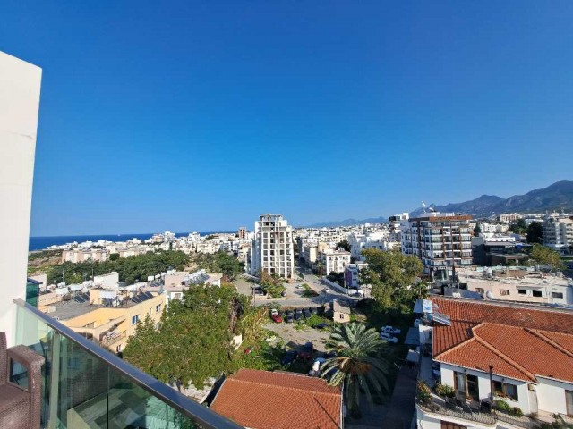 Girne merkezde satılık  2+1 lux eşyalı satılık penthouse 