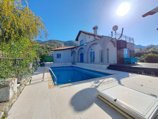 3+1 VILLA MIT POOL ZU VERKAUFEN IN GIRNE ÇATALKÖY