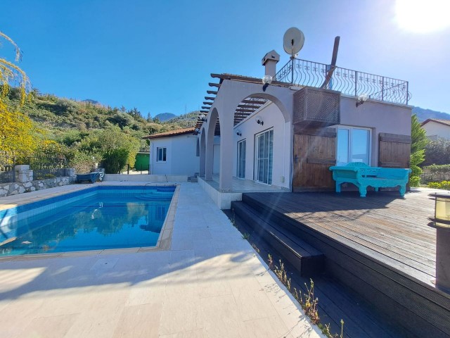 3+1 VILLA MIT POOL ZU VERKAUFEN IN GIRNE ÇATALKÖY