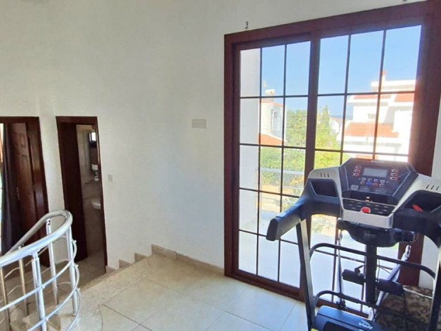 MÖBLIERTE 4+1 VILLA ZU VERMIETEN IN GIRNE KARAOĞLANOGLU