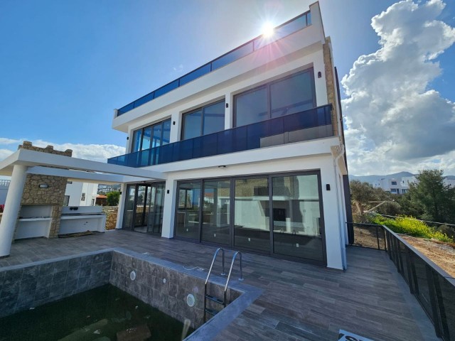 Moderne 3+1 230 m² große Villen mit Pool zum Verkauf in der Region Kyrenia Esentepe